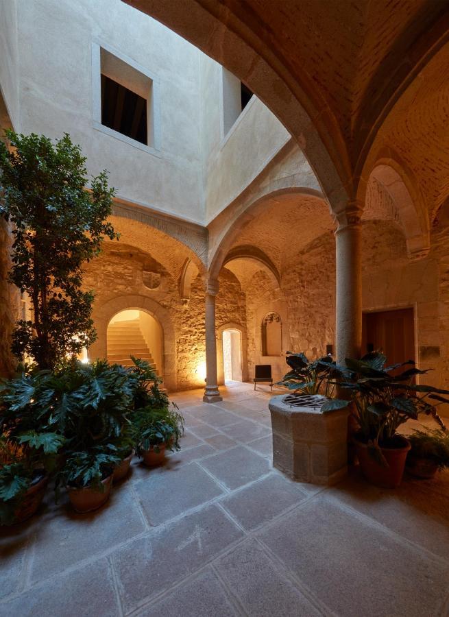 Casa Palacio Paredes Saavedra By Atrio Caceres